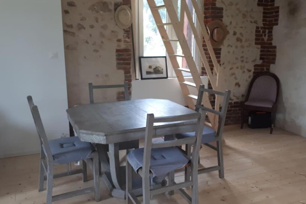 Charmante Ancienne Gare Halte Relais Bonsmoulins Екстериор снимка